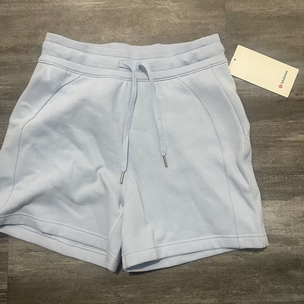Lululemon new w tags Scuba High-Rise Short 5"